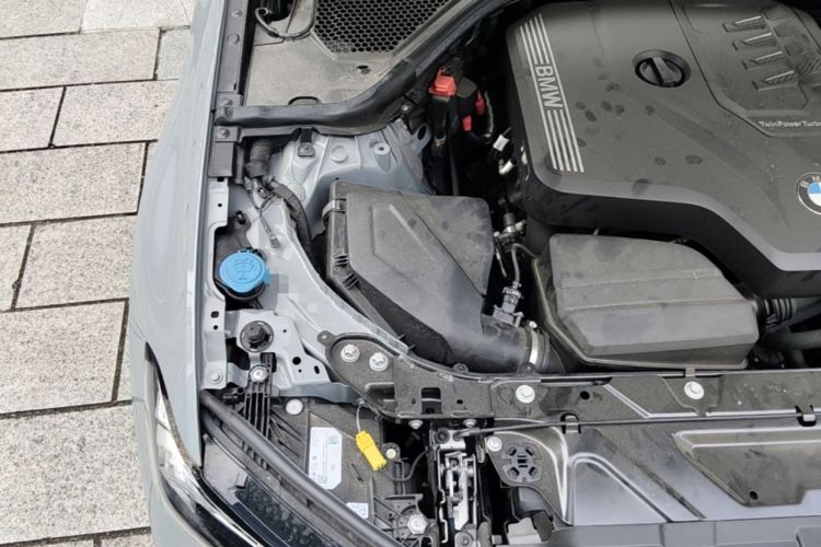 Used BMW 3 Series 2025 330Li M Sport Shadowline Package Engine Bay Right