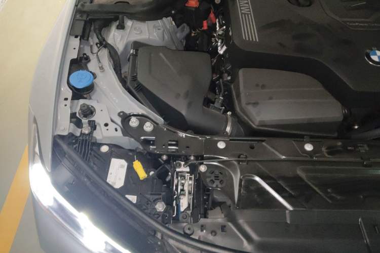 Used BMW 3 Series 2025 330Li M Sport Shadowline Package Engine Bay Right