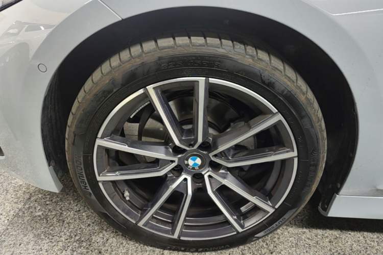 Used BMW 3 Series 2025 325Li M Sport Package Exterior 4