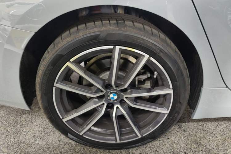 Used BMW 3 Series 2025 325Li M Sport Package Exterior 5