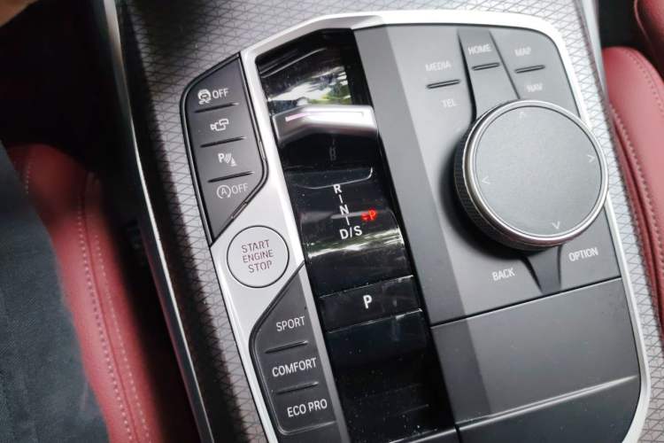 Used BMW 3 Series 2025 330Li M Sport Shadowline Package Gear Lever