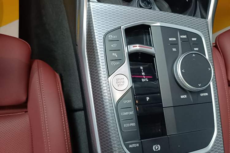 Used BMW 3 Series 2025 330Li M Sport Shadowline Package Gear Lever