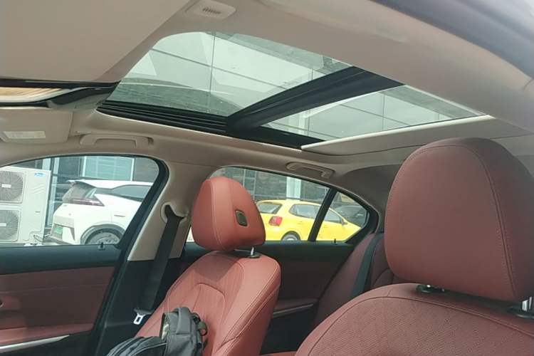 Used BMW 3 Series 2025 330Li M Sport Shadowline Package Headliner