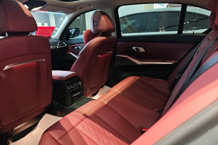 Used BMW 3 Series 2025 330Li M Sport Shadowline Package Interior 2