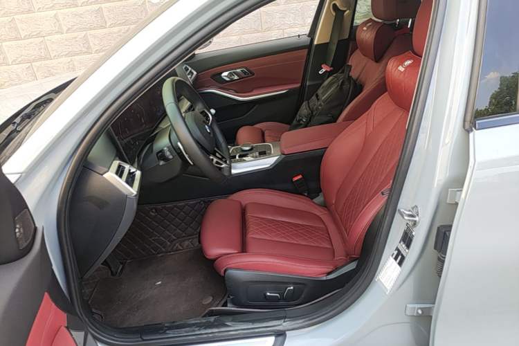 Used BMW 3 Series 2025 330Li M Sport Shadowline Package Left Front Seat