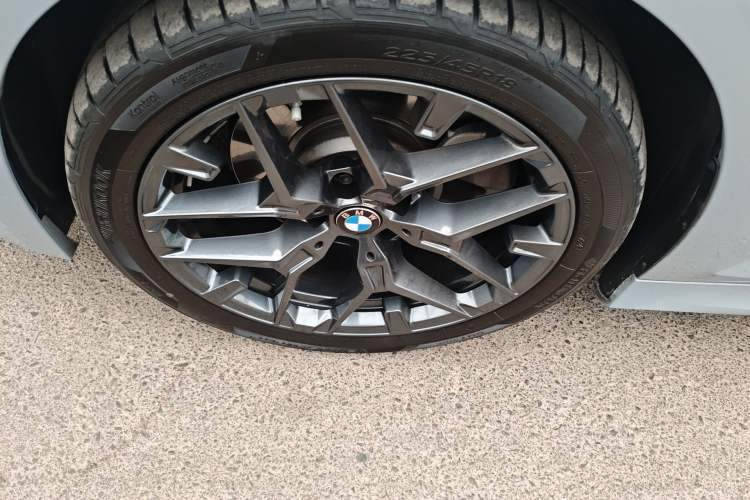 Used BMW 3 Series 2025 330Li M Sport Shadowline Package Left Front Wheel Hub