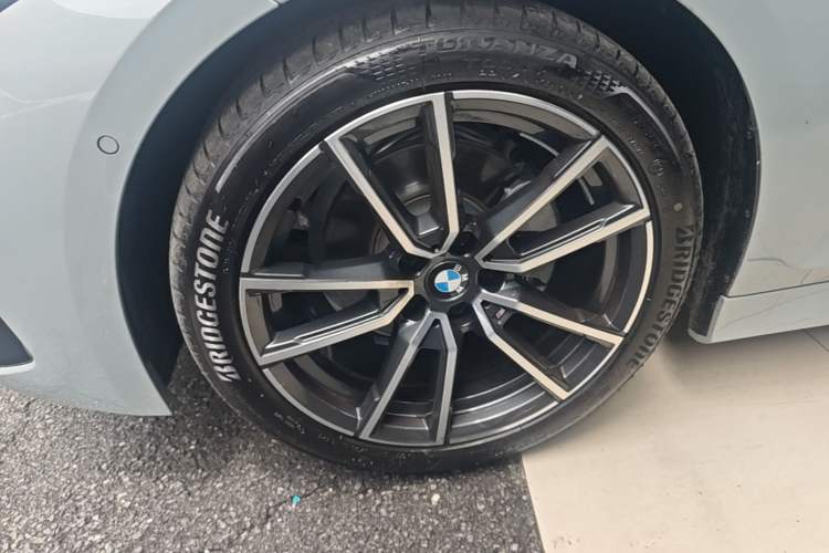 Used BMW 3 Series 2025 325i M Sport Package Left Front Wheel Hub