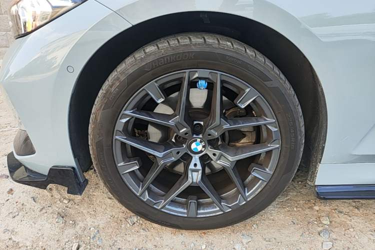Used BMW 3 Series 2025 330Li M Sport Shadowline Package Left Front Wheel Hub