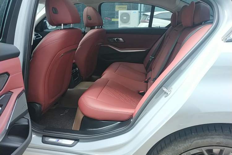Used BMW 3 Series 2025 330Li M Sport Shadowline Package Left Rear Seat