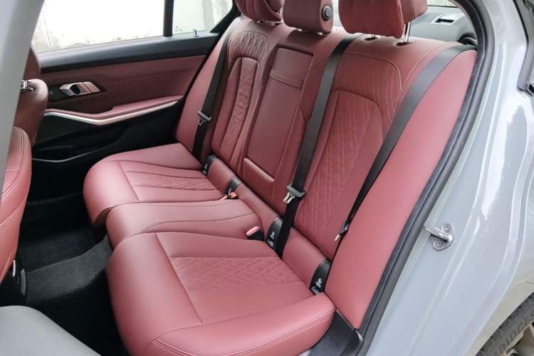 Used BMW 3 Series 2025 330Li M Sport Shadowline Package Left Rear Seat