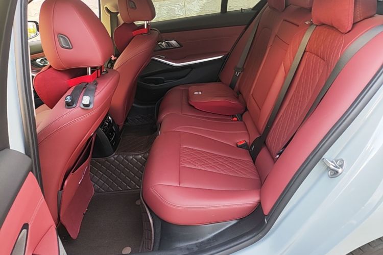 Used BMW 3 Series 2025 330Li M Sport Shadowline Package Left Rear Seat