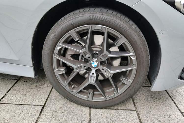 Used BMW 3 Series 2025 330Li M Sport Shadowline Package Right Front Wheel Hub