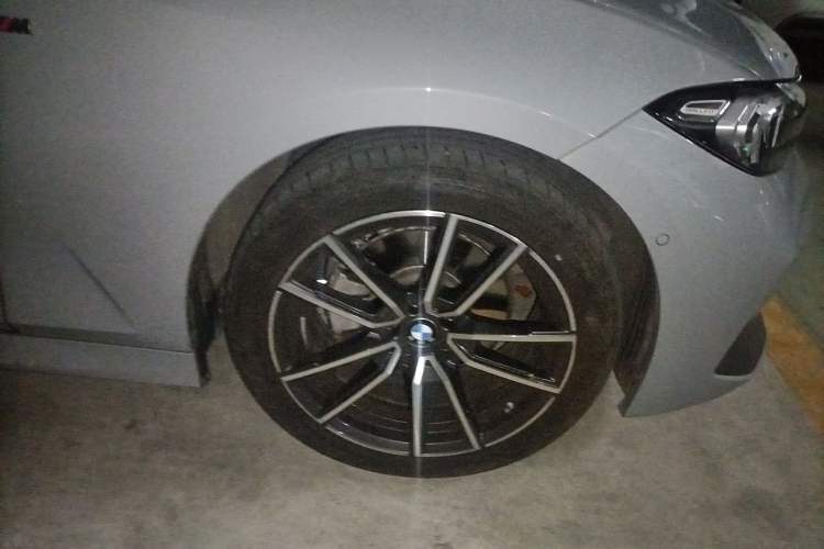 Used BMW 3 Series 2025 325i M Sport Package Right Front Wheel Hub