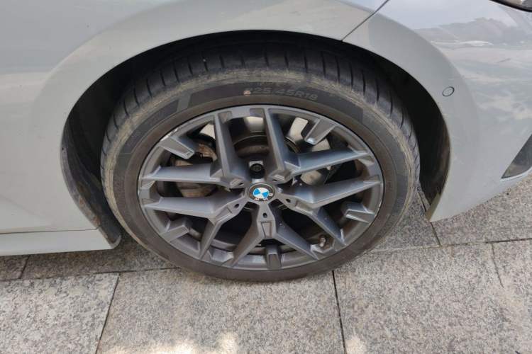 Used BMW 3 Series 2025 330Li M Sport Shadowline Package Right Front Wheel Hub