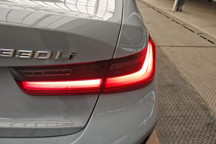 Used BMW 3 Series 2025 330Li M Sport Shadowline Package Right Rear Taillight