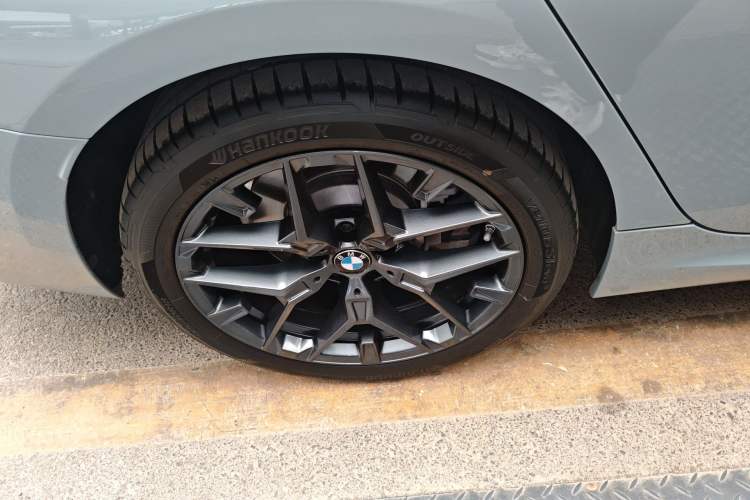 Used BMW 3 Series 2025 330Li M Sport Shadowline Package Right Rear Wheel Hub