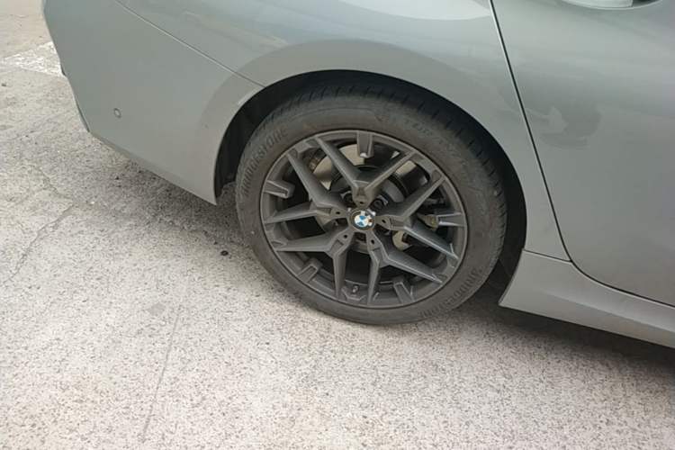 Used BMW 3 Series 2025 330Li M Sport Shadowline Package Right Rear Wheel Hub