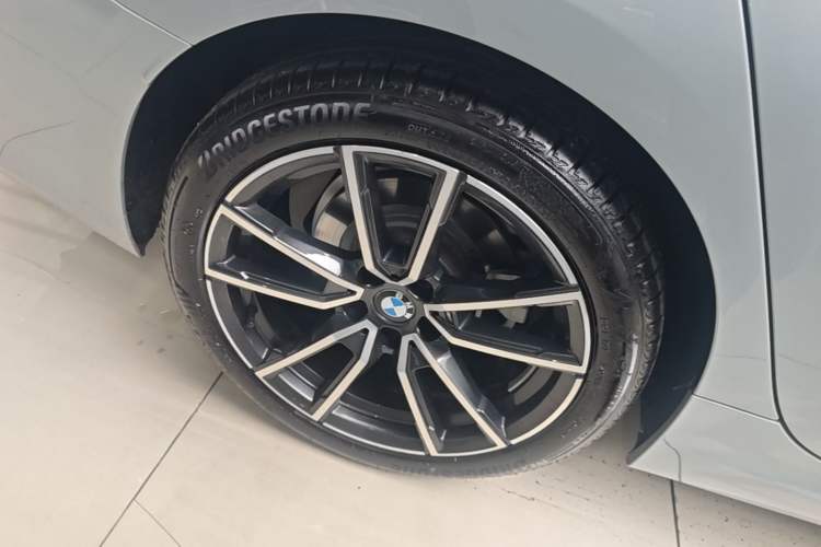 Used BMW 3 Series 2025 325i M Sport Package Right Rear Wheel Hub