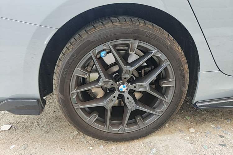Used BMW 3 Series 2025 330Li M Sport Shadowline Package Right Rear Wheel Hub