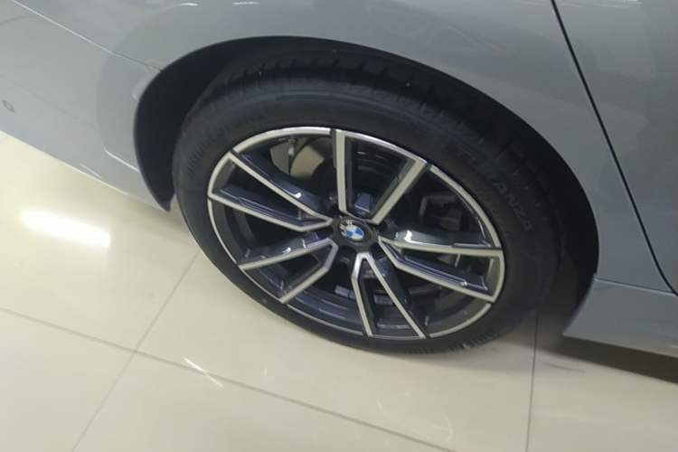 Used BMW 3 Series 2025 325Li M Sport Package Right Rear Wheel Hub
