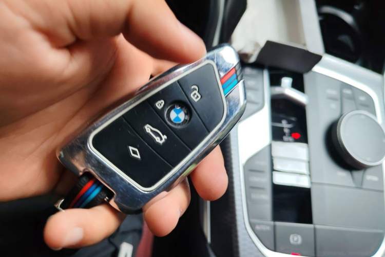 Used BMW 3 Series 2025 330Li M Sport Shadowline Package Vehicle Key
