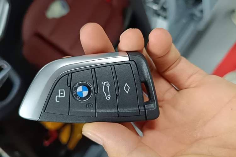 Used BMW 3 Series 2025 330Li M Sport Shadowline Package Vehicle Key