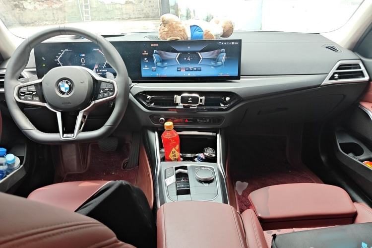 Used BMW 3 Series 2025 325i M Sport Package Center Console