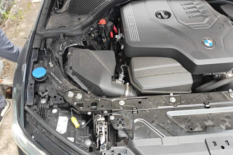 Used BMW 3 Series 2025 325i M Sport Package Engine Bay Right
