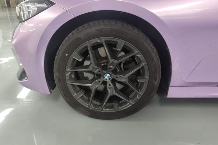 Used BMW 3 Series 2025 330Li M Sport Shadowline Package Left Front Wheel Hub