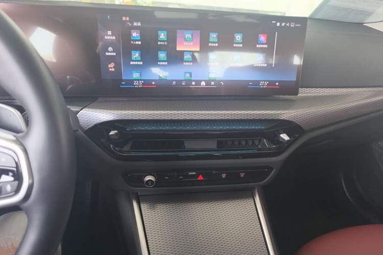 Used BMW 3 Series 2025 330Li M Sport Shadowline Package Audio And AC Panel