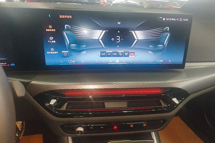 Used BMW 3 Series 2025 330Li M Sport Shadowline Package Audio And AC Panel
