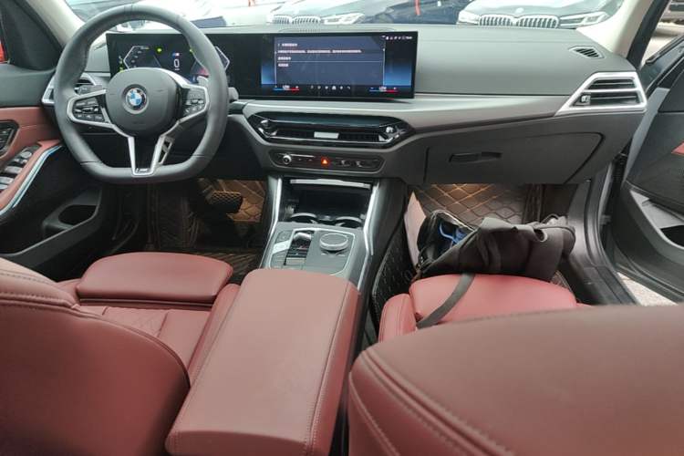 Used BMW 3 Series 2025 325i M Sport Package Center Console