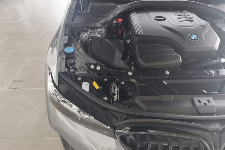 Used BMW 3 Series 2025 330Li M Sport Shadowline Package Engine Bay Right