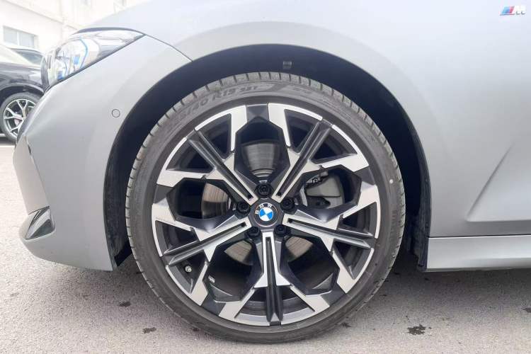 Used BMW 3 Series 2025 330Li 50th Anniversary Limited Edition Exterior 5