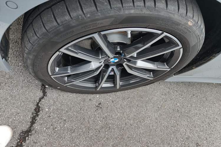 Used BMW 3 Series 2025 325i M Sport Package Left Front Wheel Hub