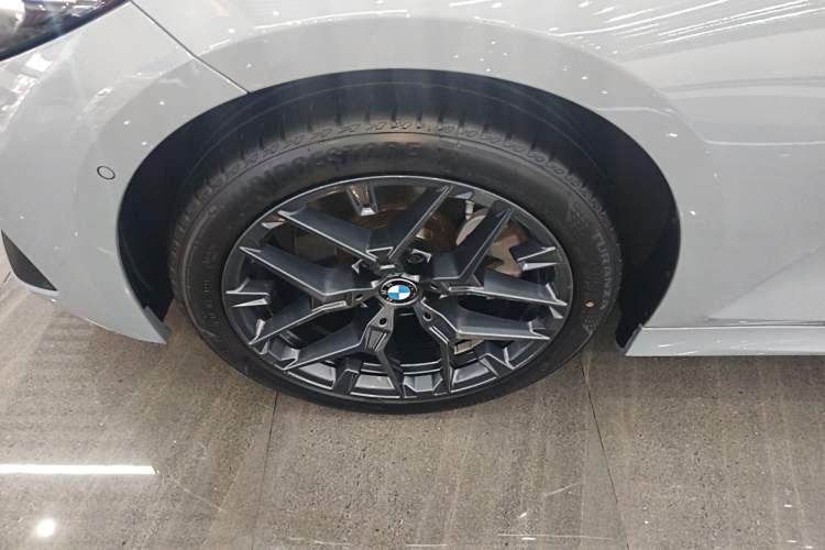 Used BMW 3 Series 2025 330Li M Sport Shadowline Package Left Front Wheel Hub