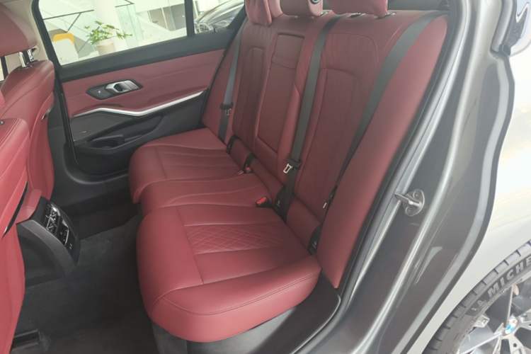 Used BMW 3 Series 2025 330Li M Sport Shadowline Package Left Rear Seat