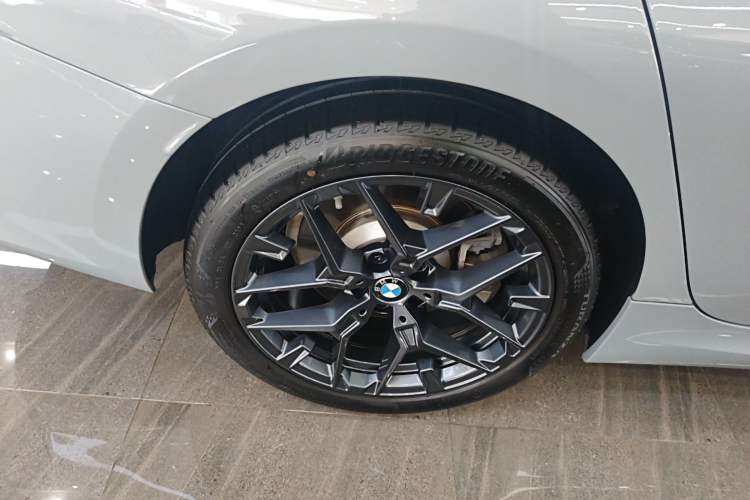 Used BMW 3 Series 2025 330Li M Sport Shadowline Package Right Rear Wheel Hub