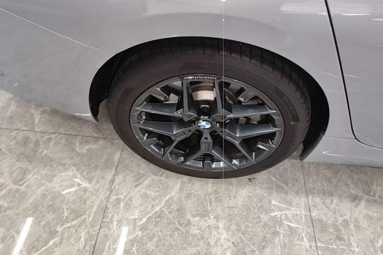 Used BMW 3 Series 2025 330Li M Sport Shadowline Package Right Rear Wheel Hub