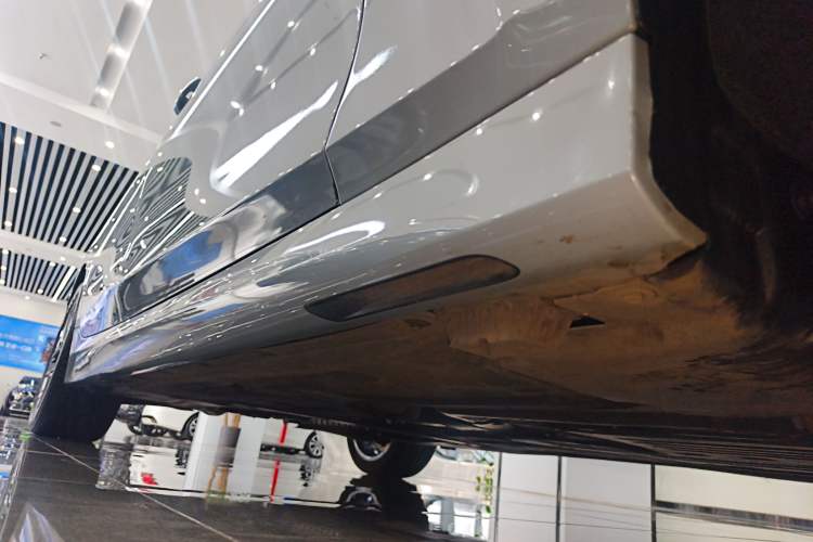 Used BMW 3 Series 2025 330Li M Sport Shadowline Package Right Side Sill