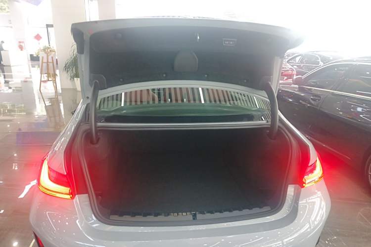 Used BMW 3 Series 2025 330Li M Sport Shadowline Package Trunk