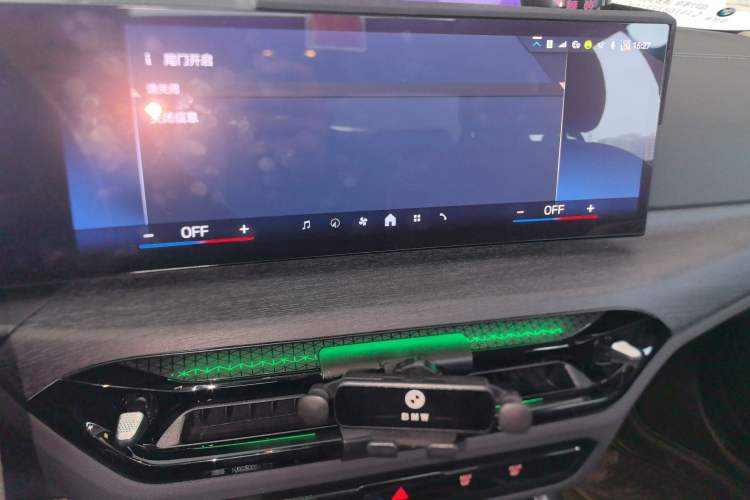 Used BMW 3 Series 2025 325Li M Sport Package Audio And AC Panel