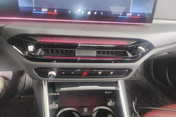 Used BMW 3 Series 2025 325Li M Sport Package Audio And AC Panel