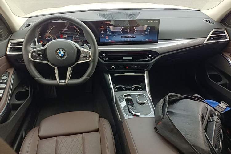 Used BMW 3 Series 2025 330Li M Sport Shadowline Package Center Console