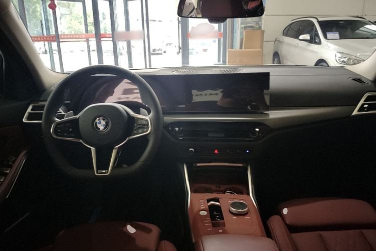 Used BMW 3 Series 2025 325i M Sport Package Center Console
