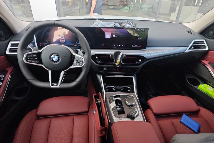 Used BMW 3 Series 2025 330Li M Sport Shadowline Package Center Console