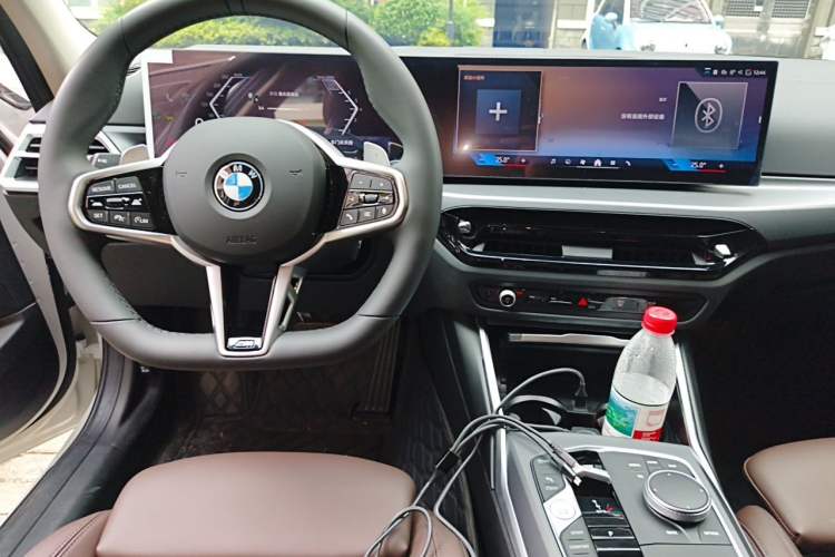 Used BMW 3 Series 2025 325i M Sport Package Center Console
