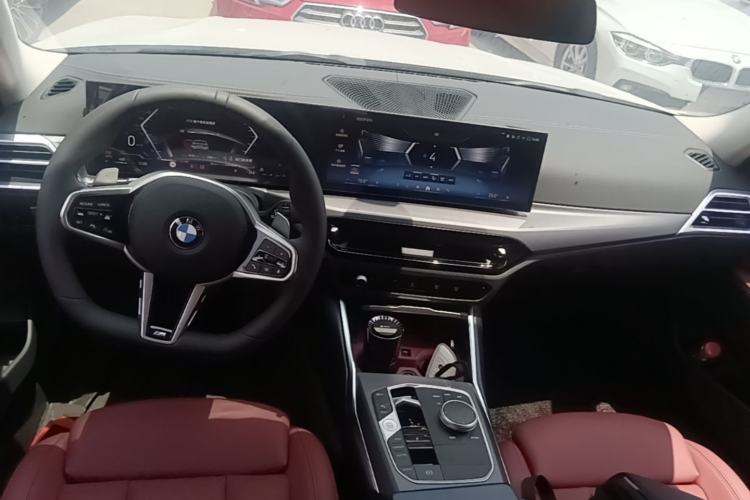 Used BMW 3 Series 2025 325i M Sport Package Center Console