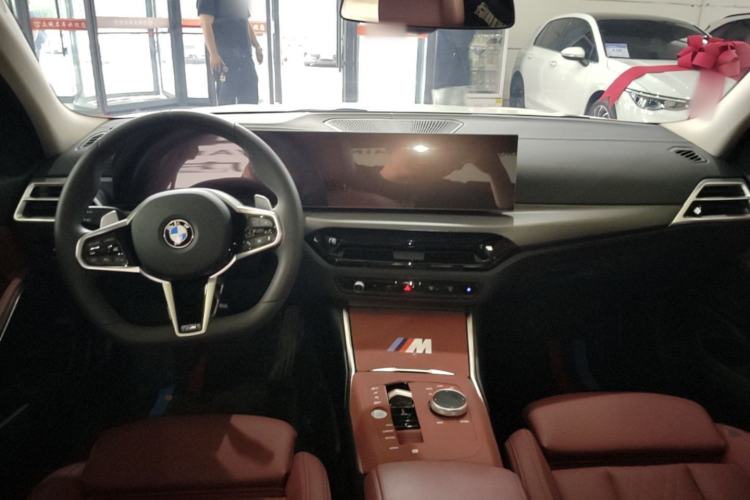 Used BMW 3 Series 2025 325i M Sport Package Center Console