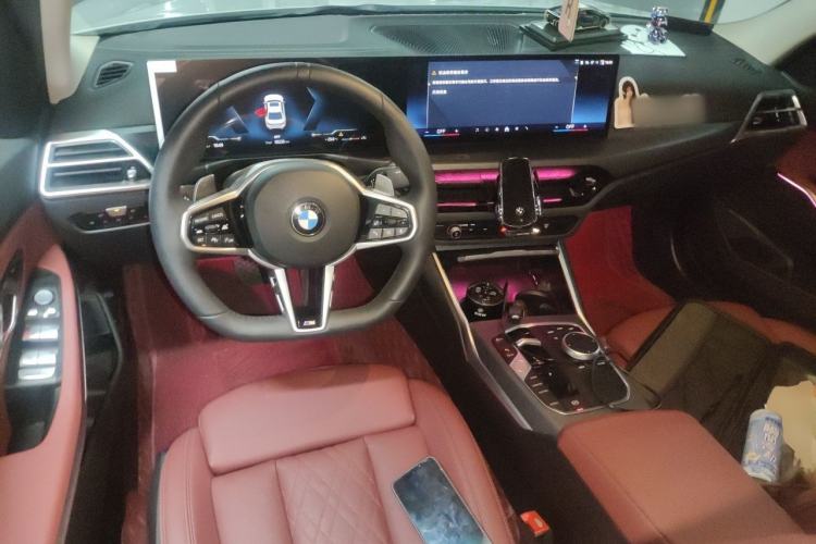 Used BMW 3 Series 2025 325i M Sport Package Center Console